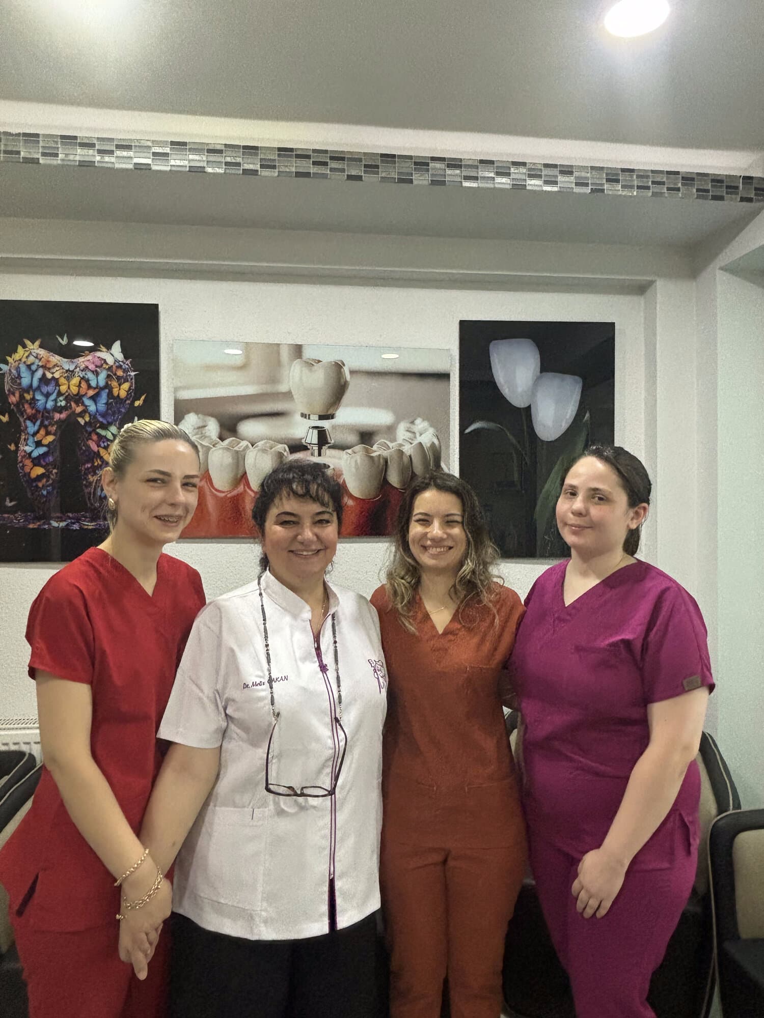 Melis Çakan Diş Kliniği ekibi